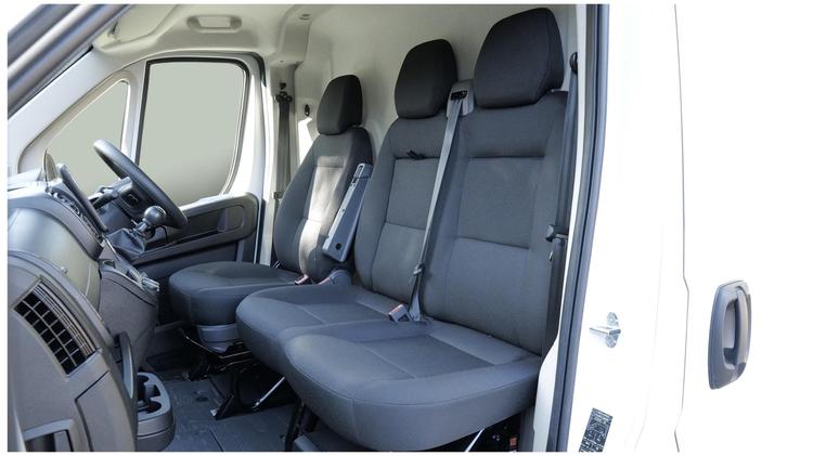 proace_max_l3_diesel_63087.jpg - 2.2D 140 Icon Chassis Cab