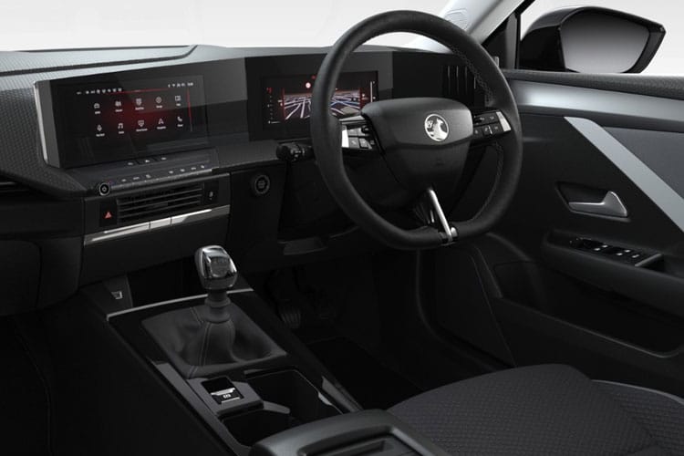 astra_hatchback_105624.jpg