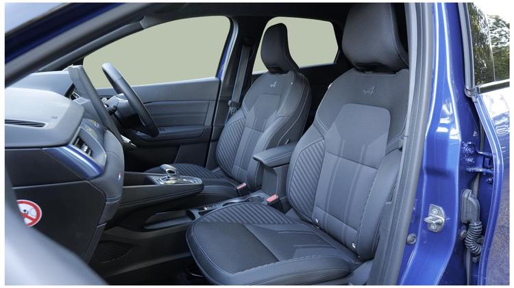 captur_hatchback_112665.jpg