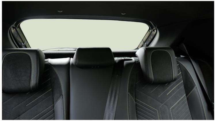 e_208_electric_hatchback_110645.jpg