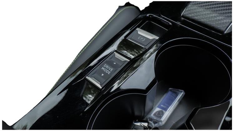 e_208_electric_hatchback_110645.jpg